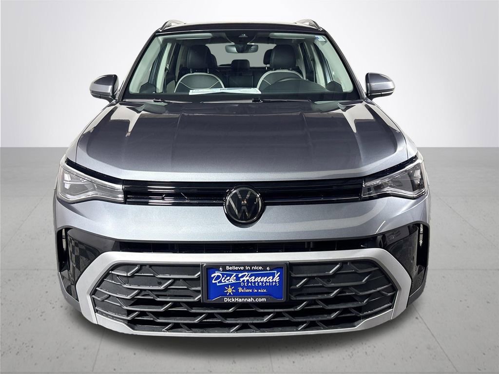 New 2025 Volkswagen Taos SE image 3