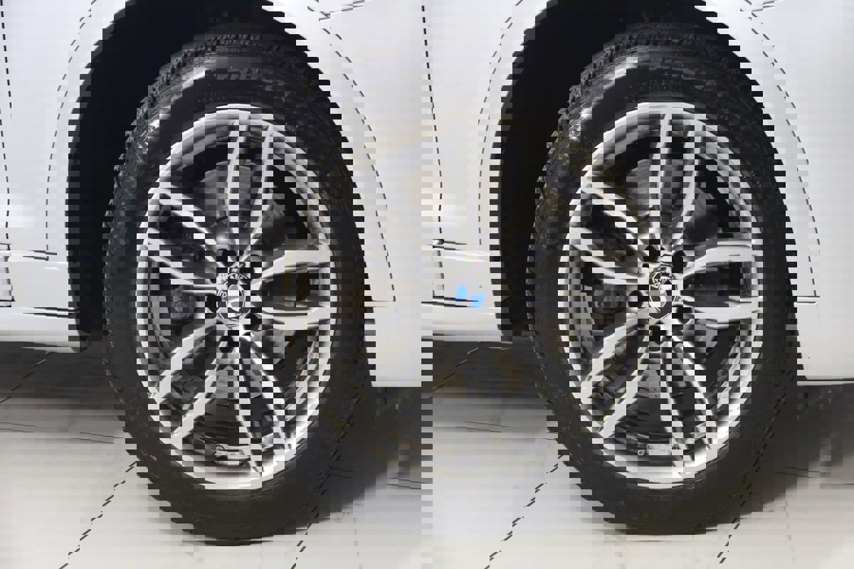 Used 2018 BMW X4 M40i image 15