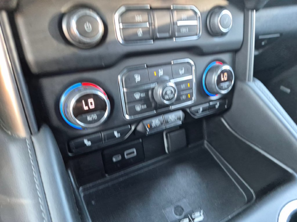 Used 2022 Chevrolet Suburban LT w/ Luxury Package AWD/4WD image 21