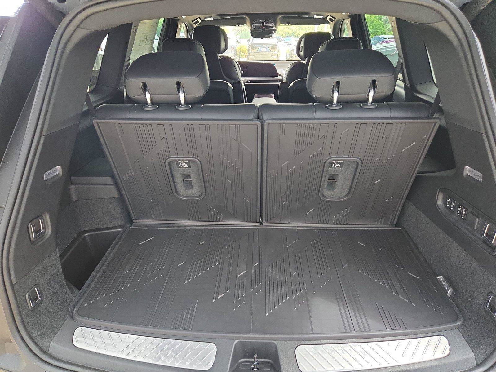 New 2027 Cadillac Vistiq Sport w/ LPO, Floor Liner Package AWD/4WD image 30
