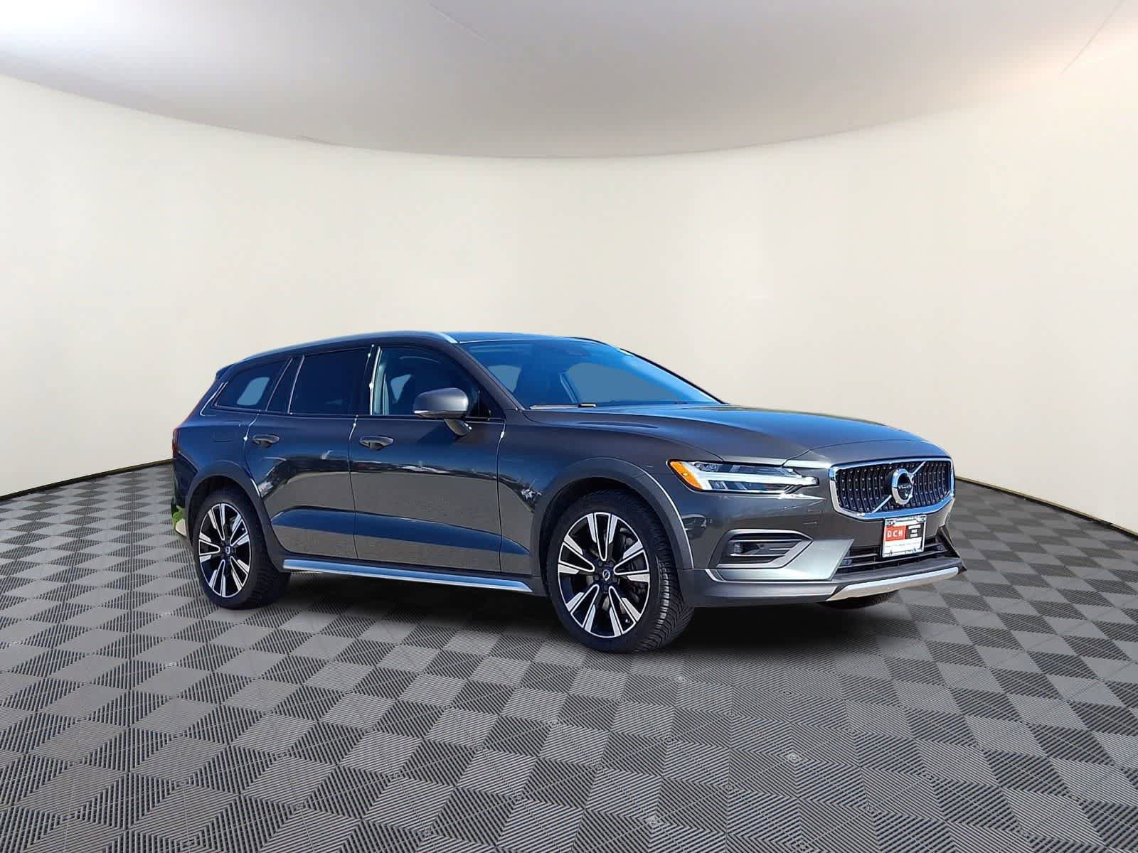Used 2021 Volvo V60 T5 Cross Country w/ Lounge Package AWD/4WD image 4