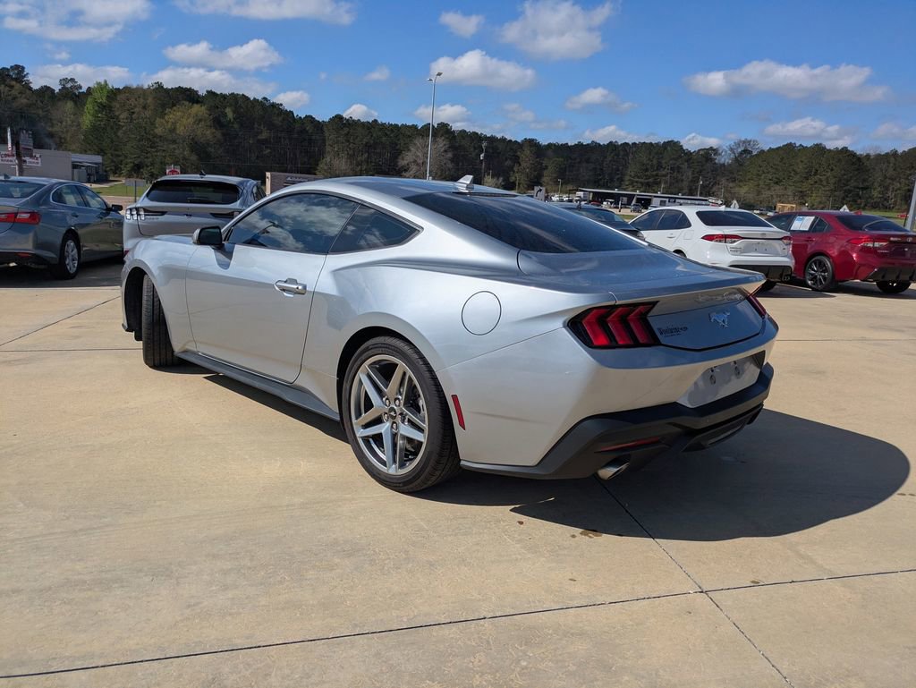 Used 2024 Ford Mustang EcoBoost image 6
