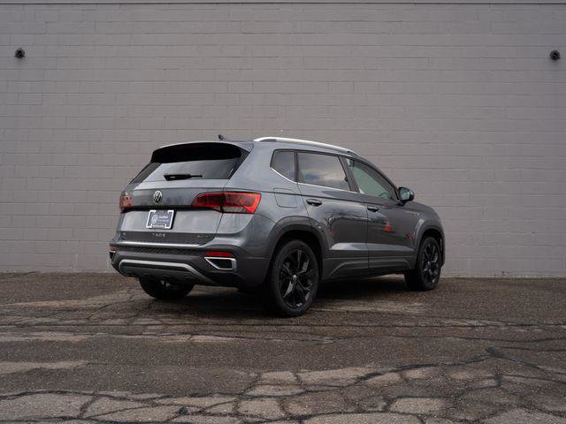 Used 2022 Volkswagen Taos SE w/ Panoramic Sunroof Package AWD/4WD image 7