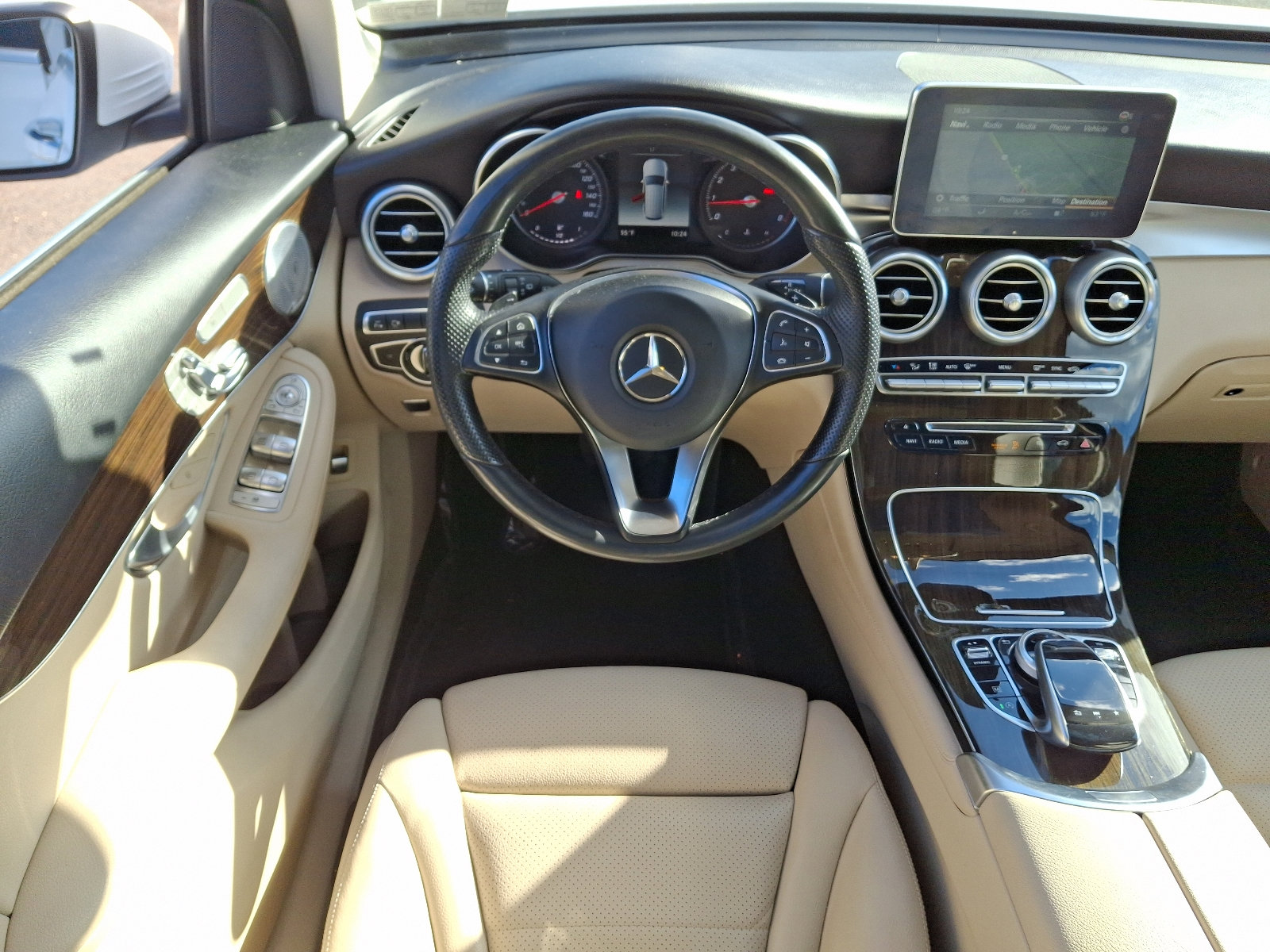 Used 2018 Mercedes-Benz GLC 300 4MATIC w/ Multimedia Package image 9