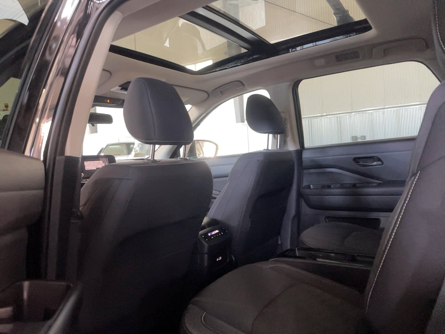 Used 2024 Nissan Pathfinder SV w/ SV Premium Package AWD/4WD image 7