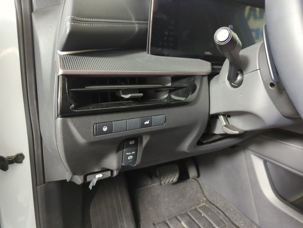 Used 2025 Nissan Murano SV image 26