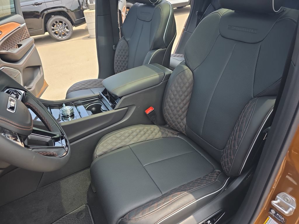 New 2026 Jeep Grand Cherokee Summit w/ Obsidian Package AWD/4WD image 15