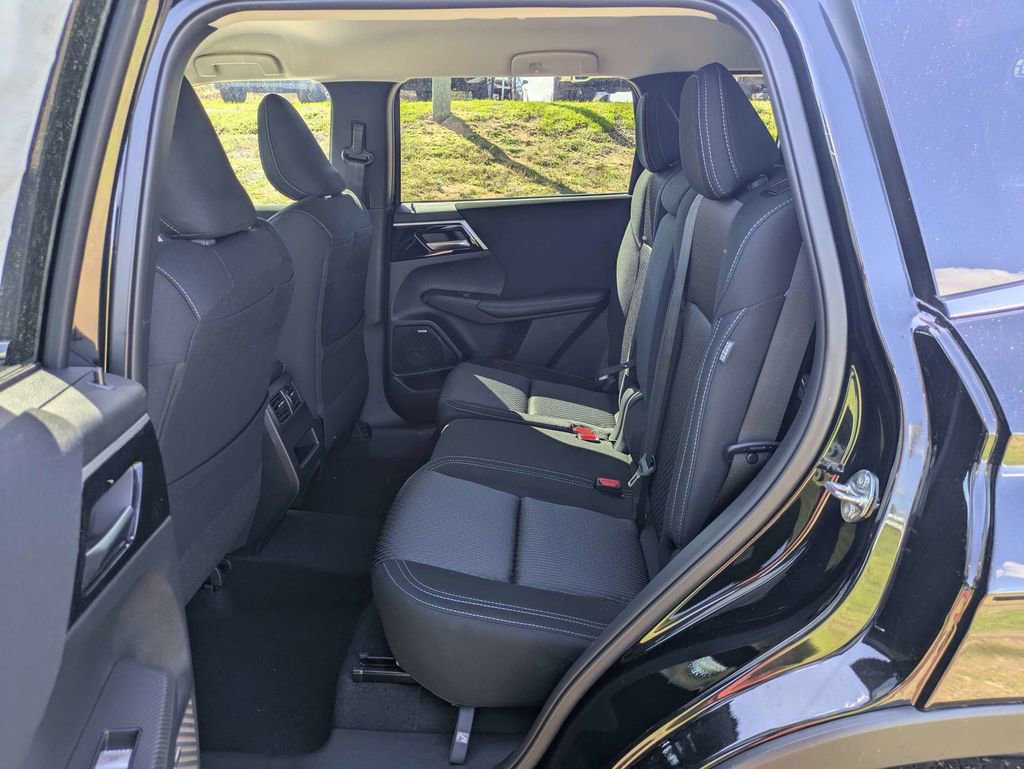 New 2026 Mitsubishi Outlander ES FWD image 13