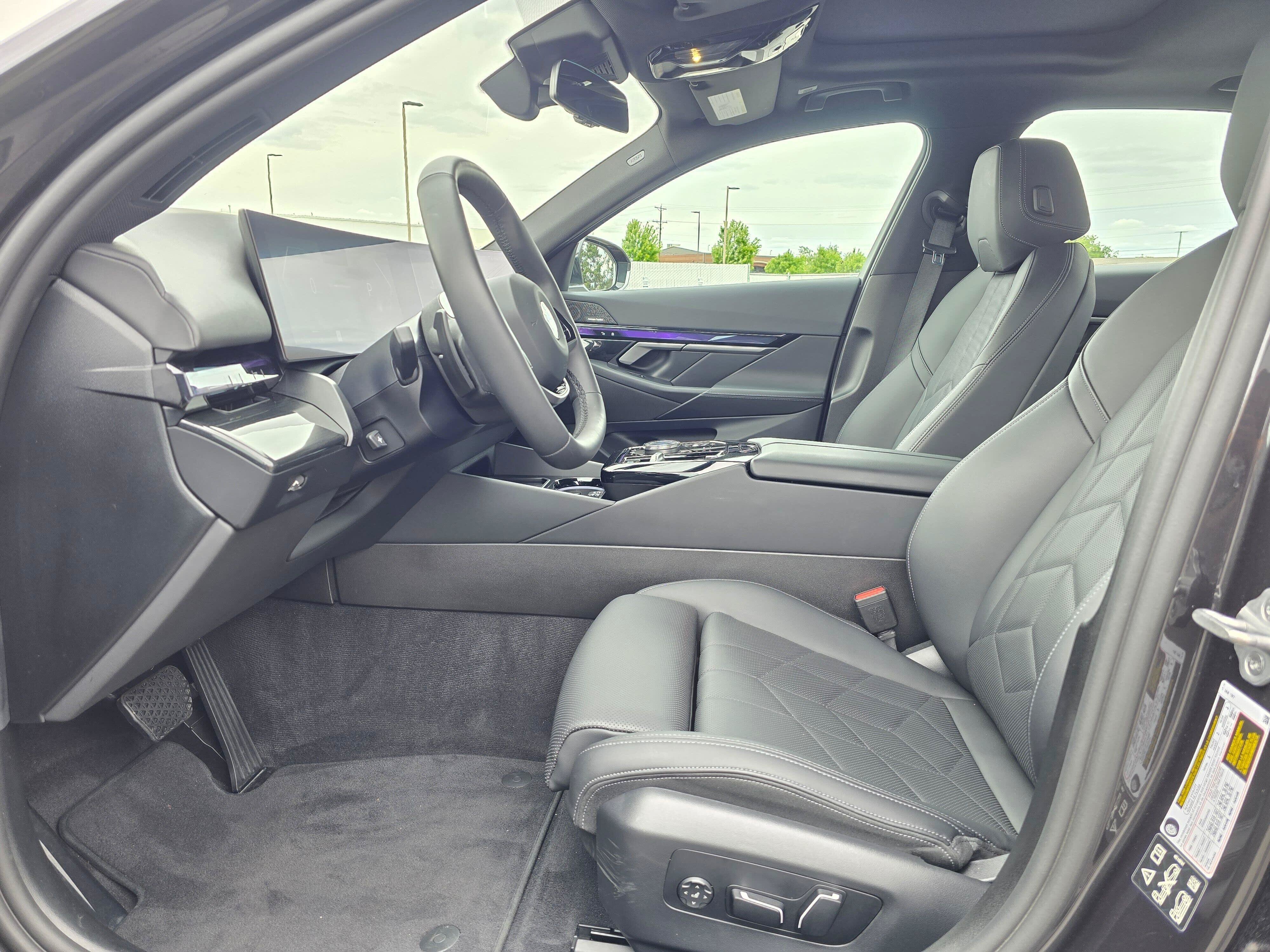 Used 2025 BMW 540i xDrive w/ Premium Package AWD/4WD image 11