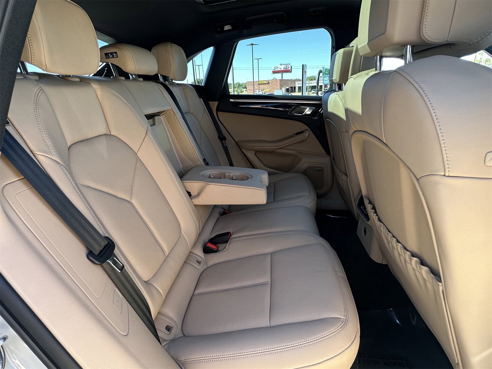 New 2026 Porsche Macan image 20