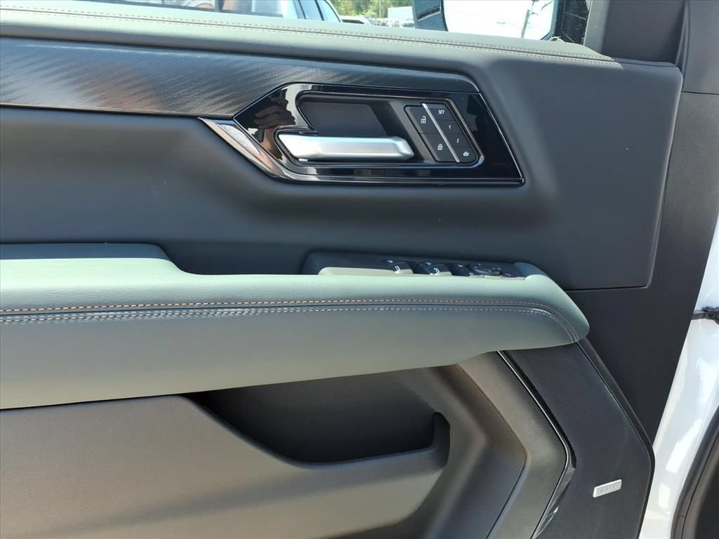 New 2026 GMC Yukon AT4 w/ AT4 Premium Plus Package AWD/4WD image 14