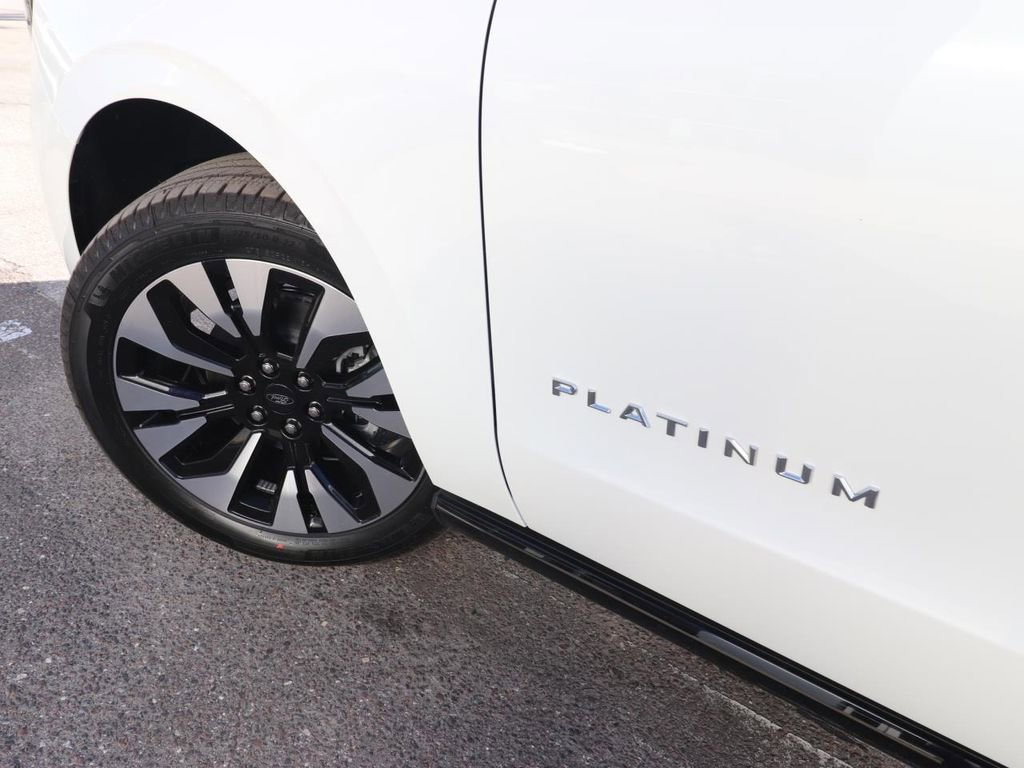 New 2026 Ford Expedition Platinum w/ Driver's Package image 4