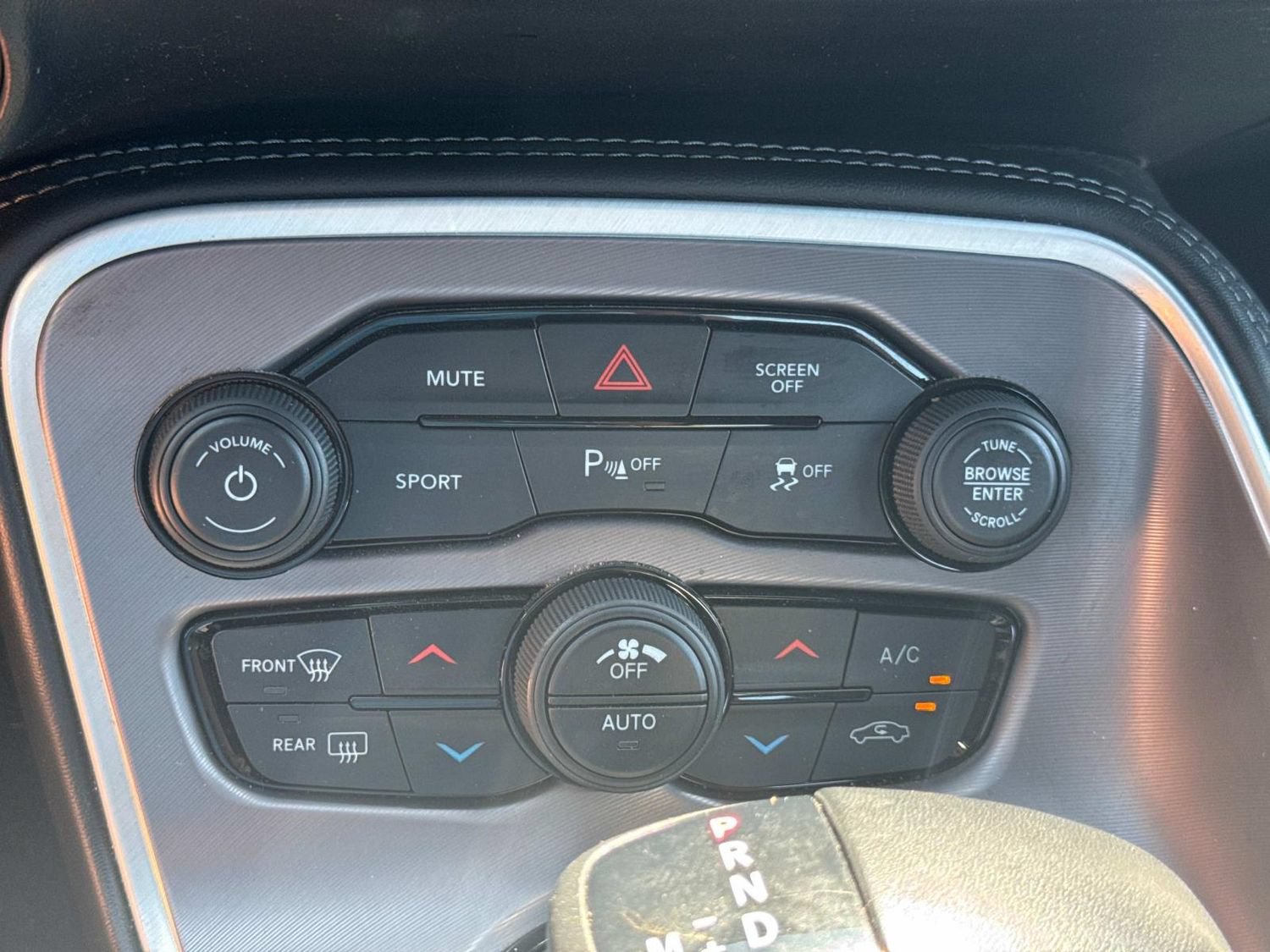 Used 2022 Dodge Challenger SXT w/ Plus Package RWD image 26