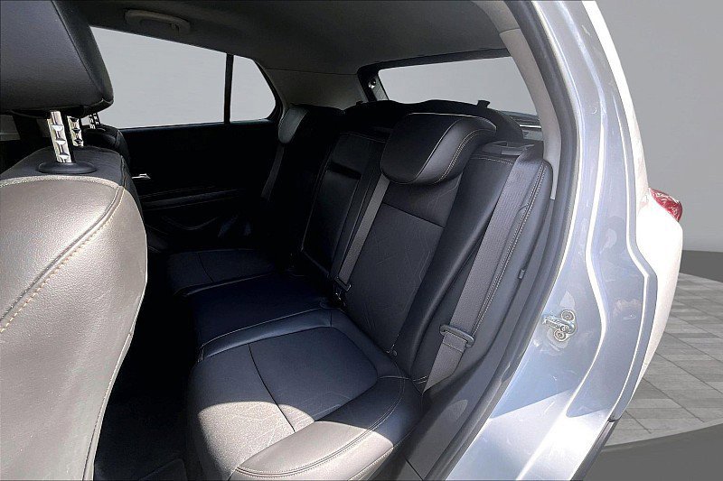 Used 2022 Chevrolet Trax LT w/ LT Convenience Package FWD image 26