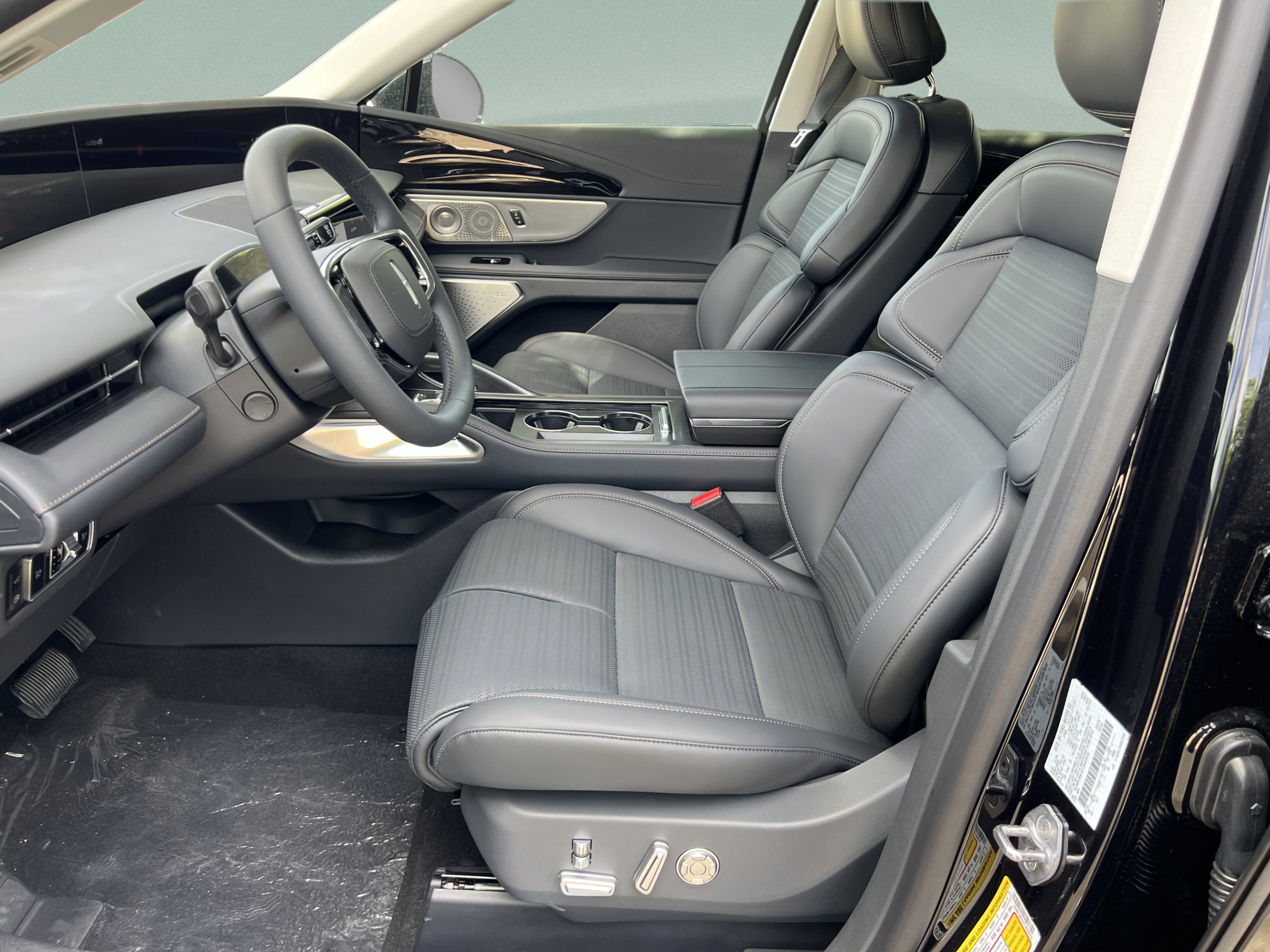 New 2026 Lincoln Nautilus Reserve AWD/4WD image 19