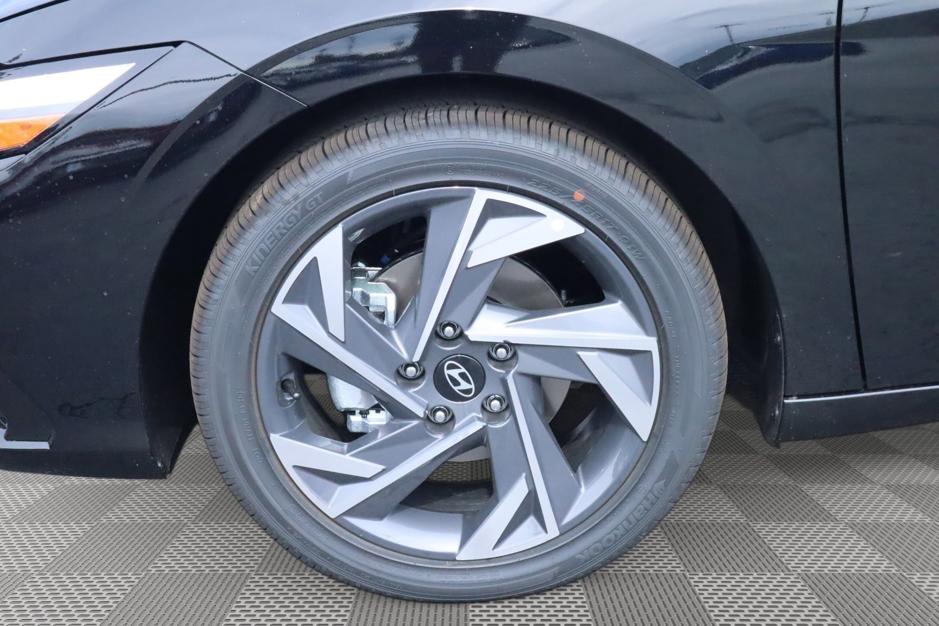 New 2025 Hyundai Elantra Limited image 4