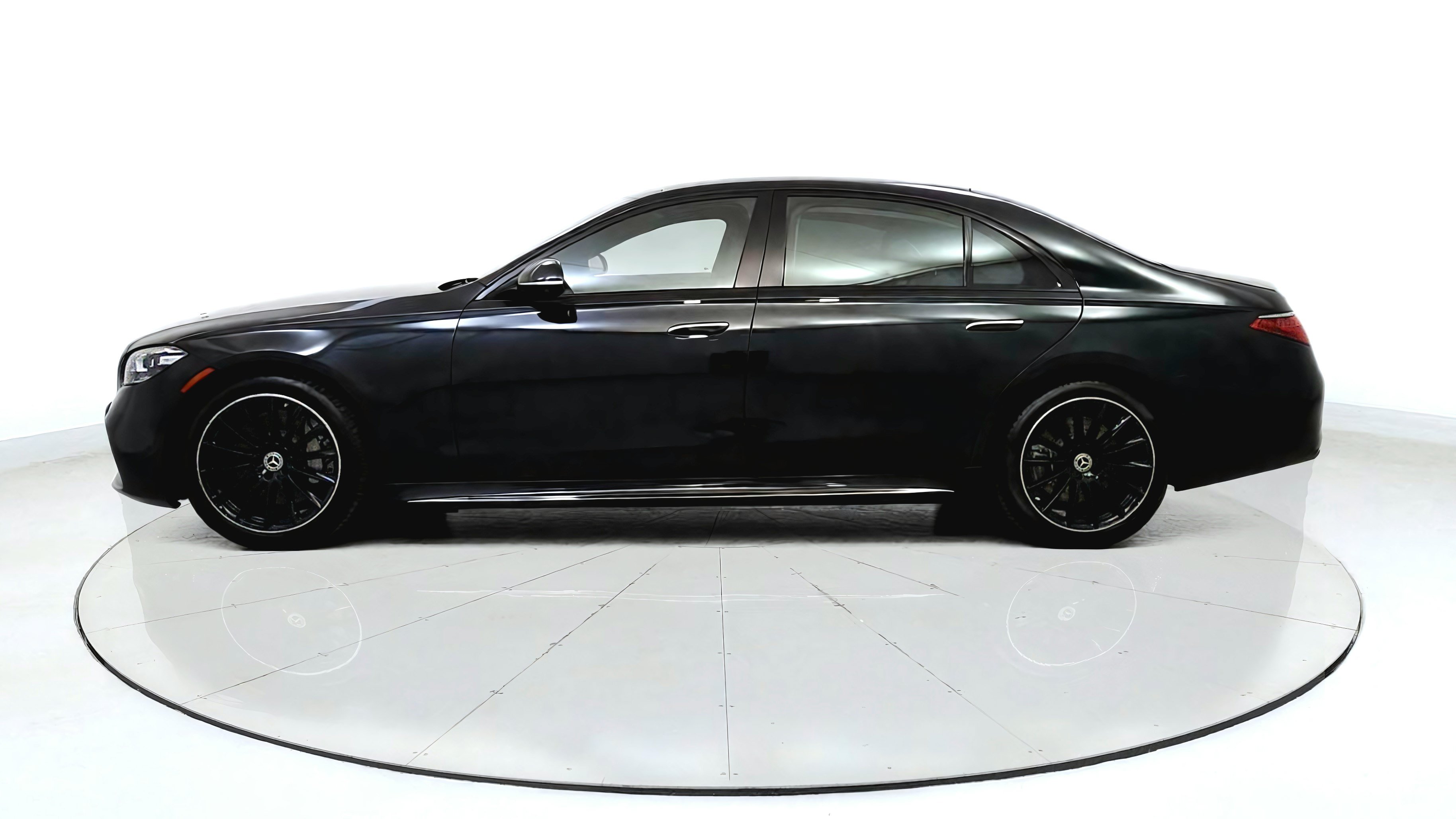 Used 2023 Mercedes-Benz S 500 4MATIC w/ AMG Line image 4