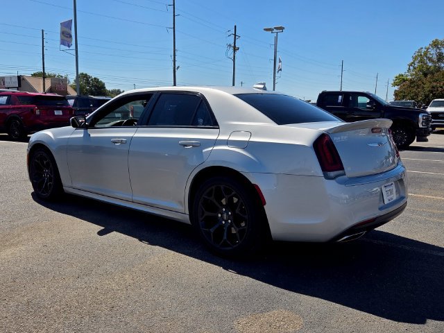 Used 2020 Chrysler 300 S RWD image 5