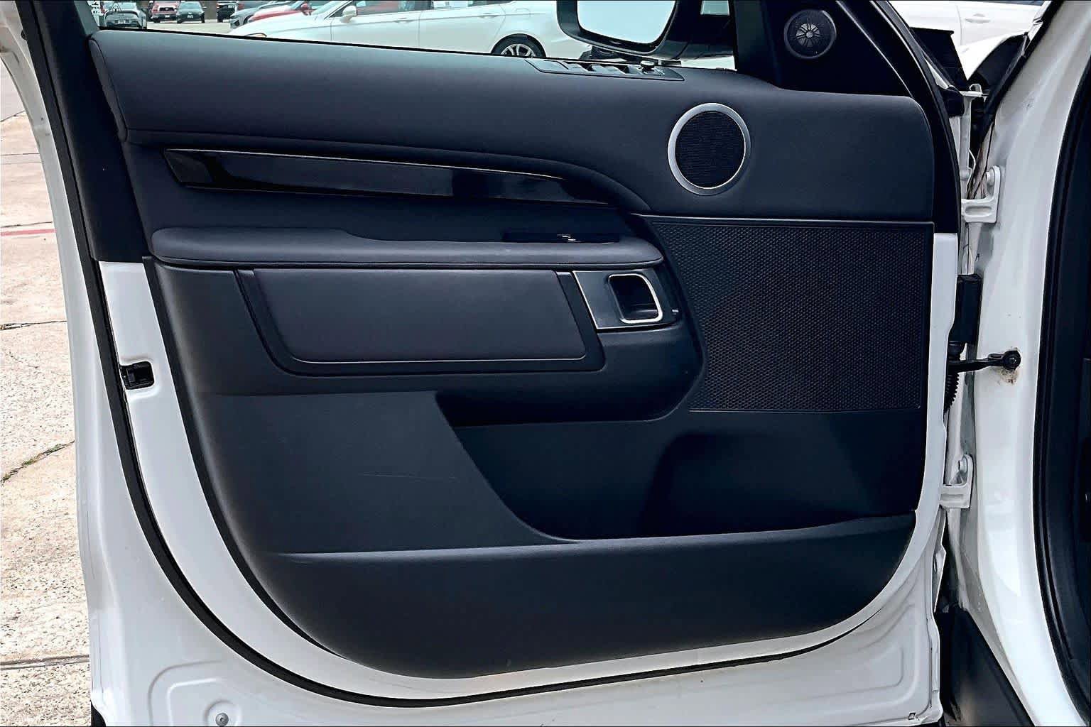 Used 2019 Land Rover Discovery SE AWD/4WD image 20
