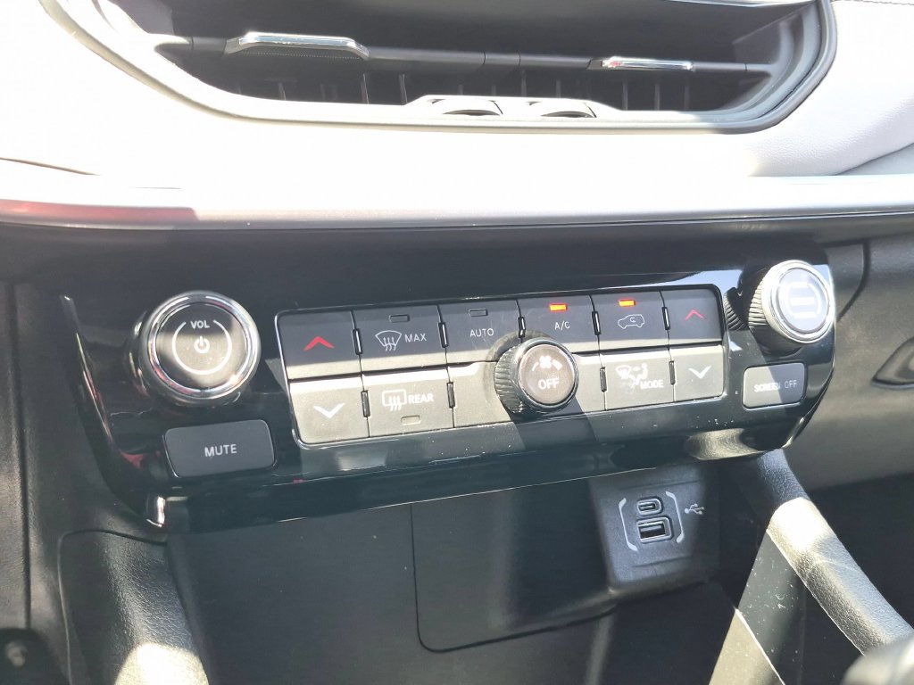 Used 2025 Jeep Compass Limited AWD/4WD image 17