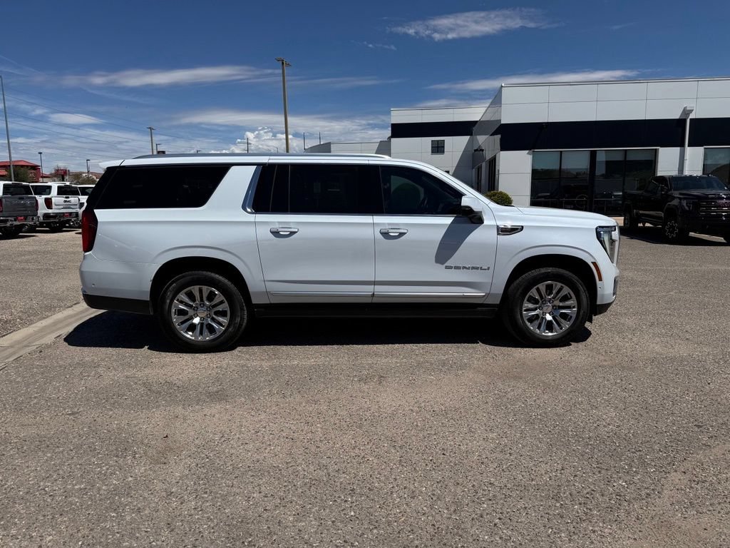 Used 2026 GMC Yukon XL Denali w/ Sun & Power Step Package AWD/4WD image 4