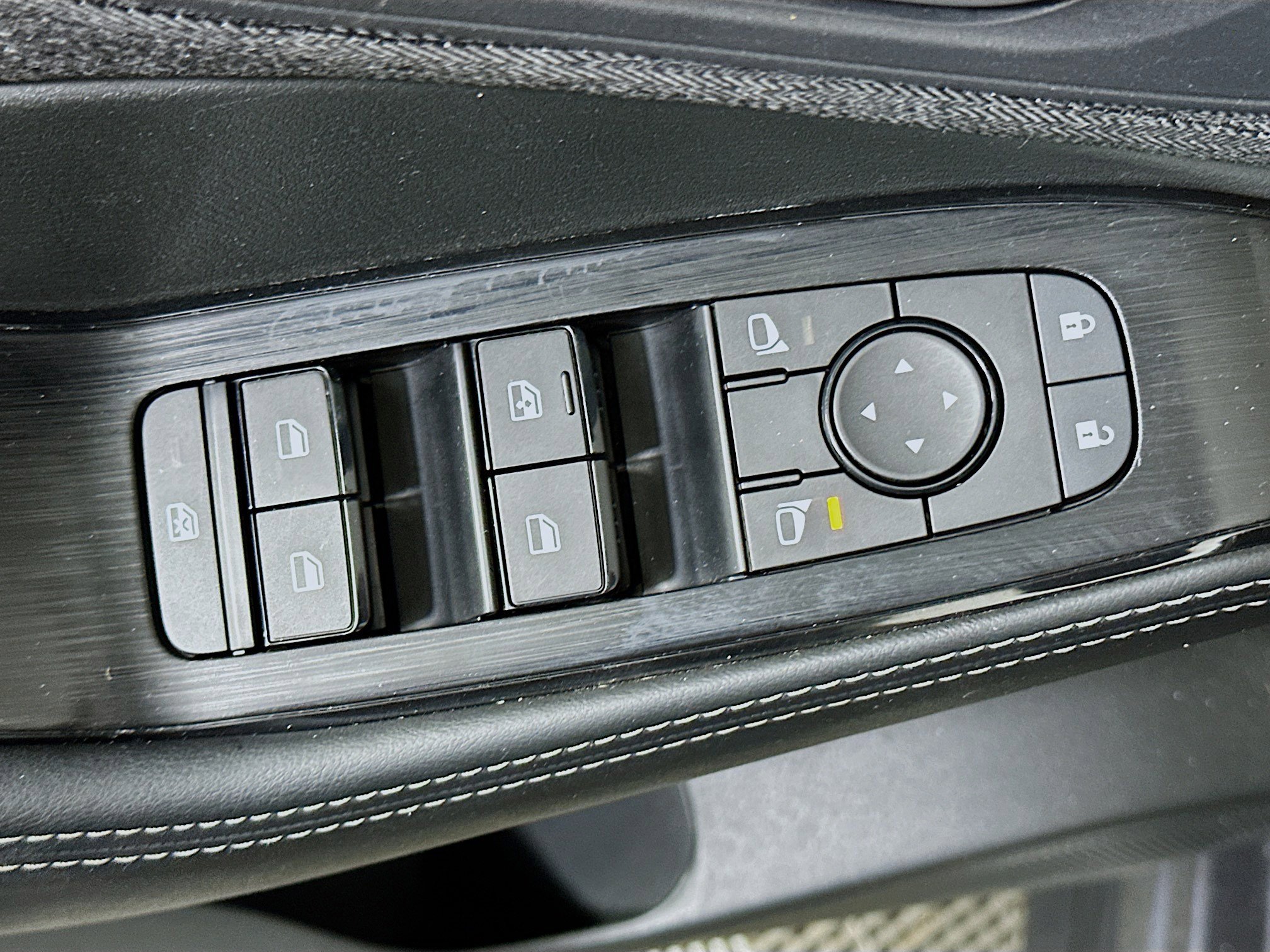 Used 2023 Nissan Rogue SV FWD image 15