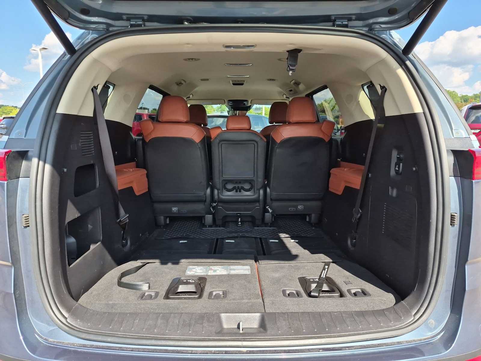 Used 2024 Kia Carnival SX FWD image 31