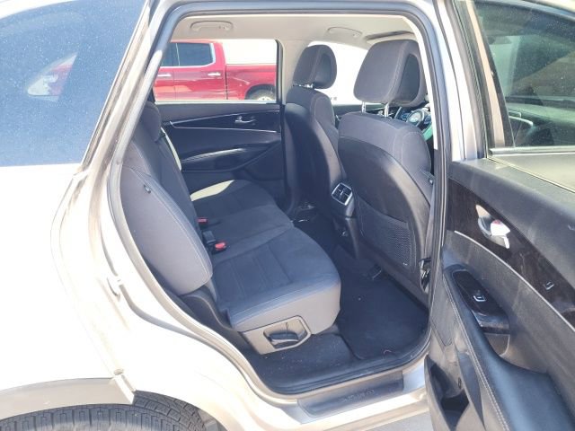 Used 2016 Kia Sorento L image 11
