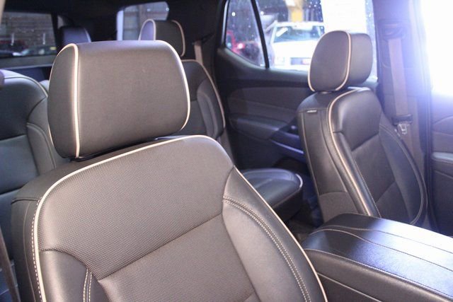 Used 2023 Chevrolet Traverse Premier image 11