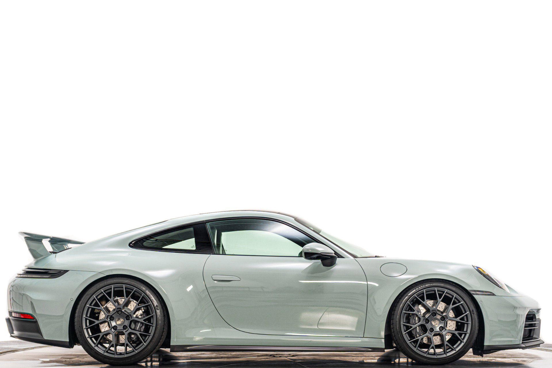 Used 2025 Porsche 911 Carrera image 2