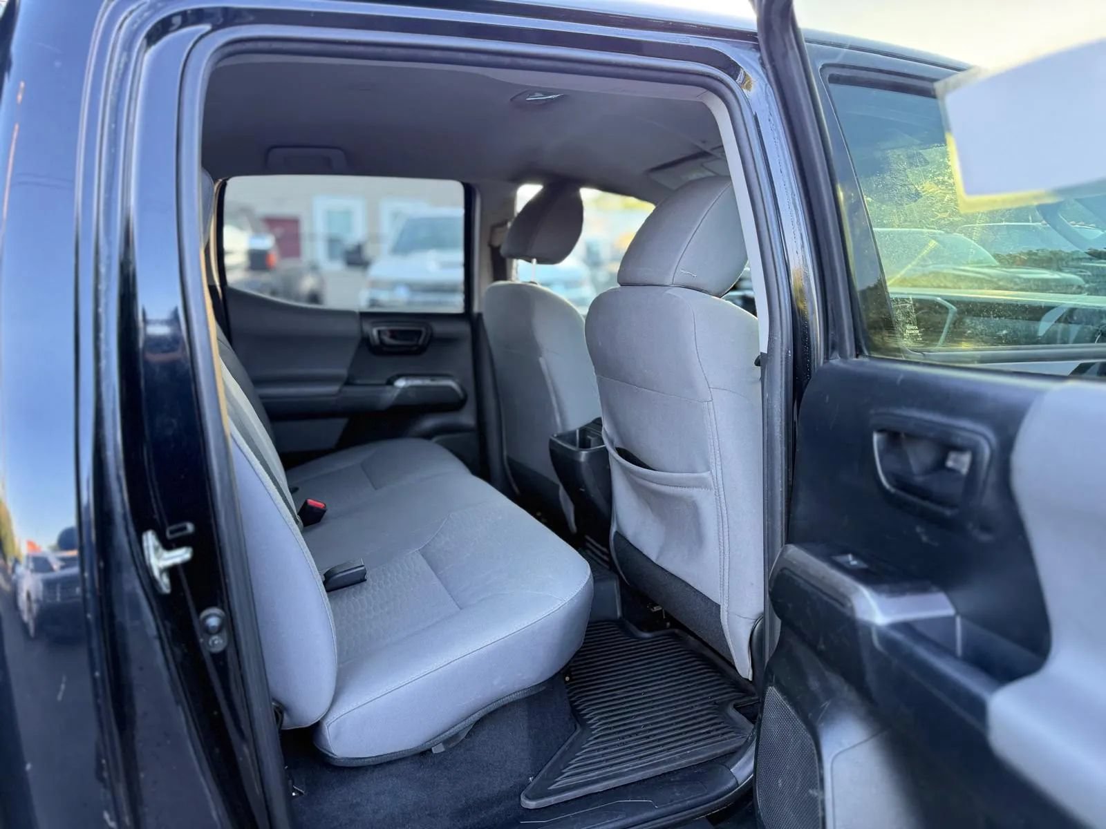 Used 2018 Toyota Tacoma SR5 AWD/4WD image 27