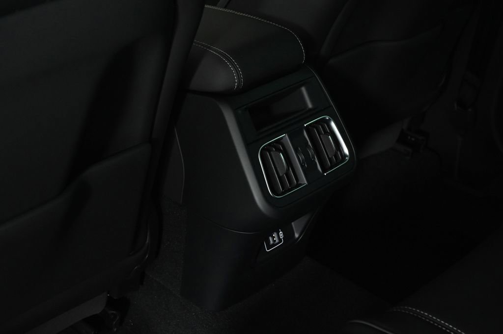 New 2025 Maserati Grecale GT image 17