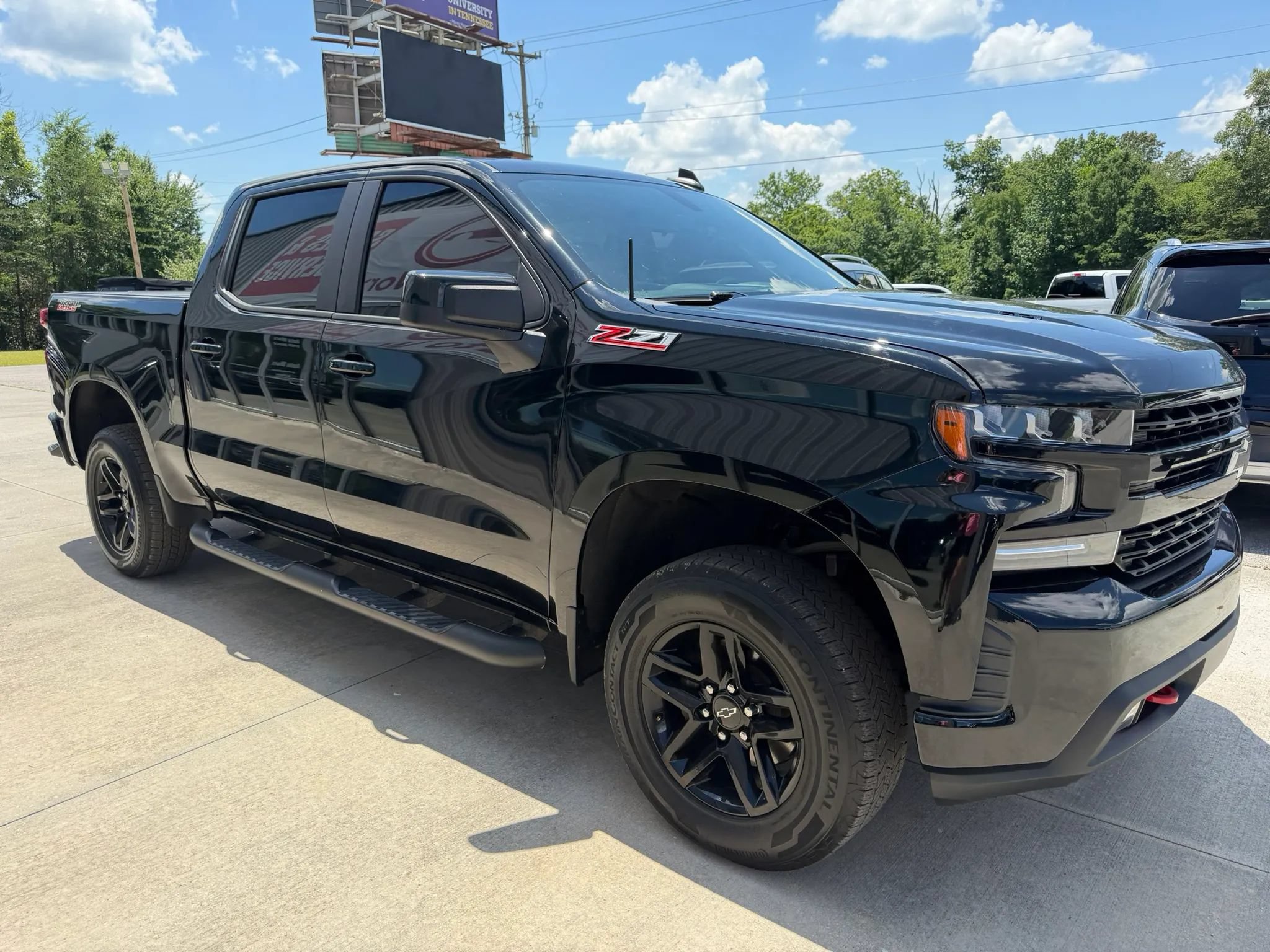 Used 2020 Chevrolet Silverado 1500 LT Trail Boss w/ Midnight Edition AWD/4WD image 4