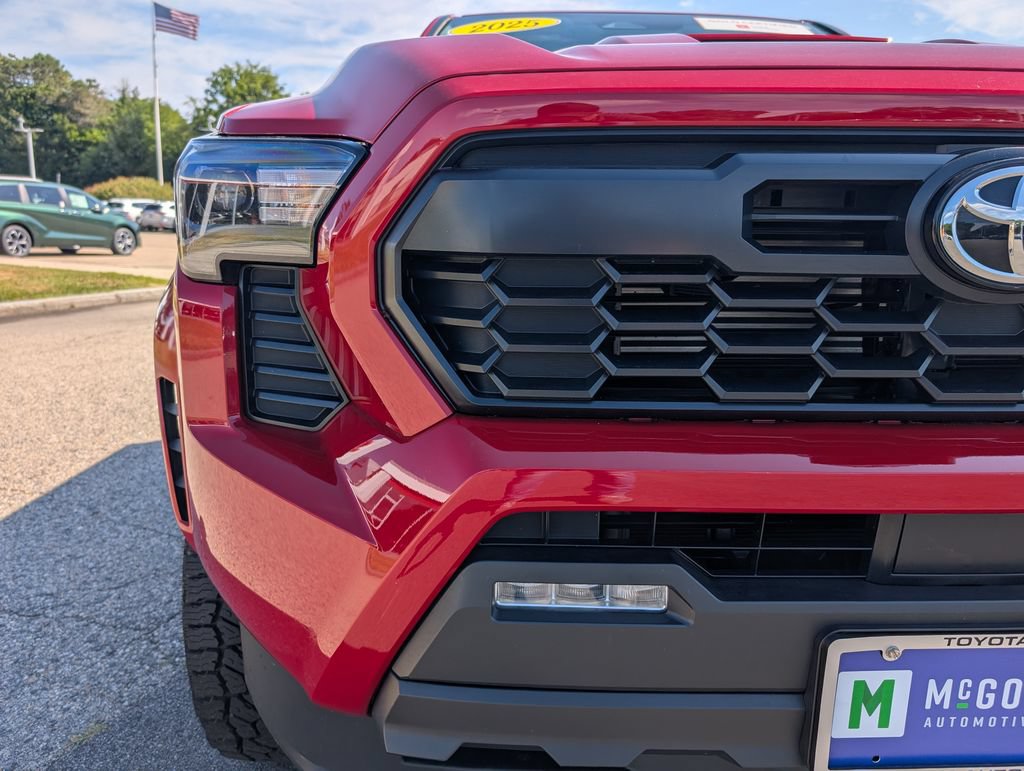 Used 2025 Toyota Tacoma TRD Sport AWD/4WD image 10