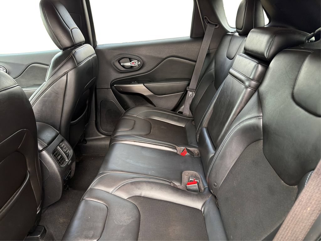 Used 2019 Jeep Cherokee Latitude Plus FWD image 11