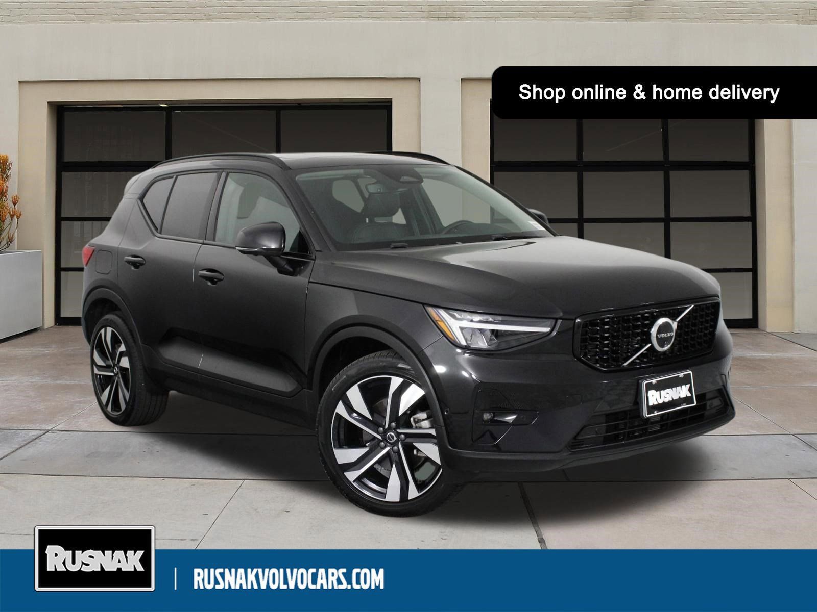 Certified 2025 Volvo XC40 B5 Plus AWD/4WD image 1