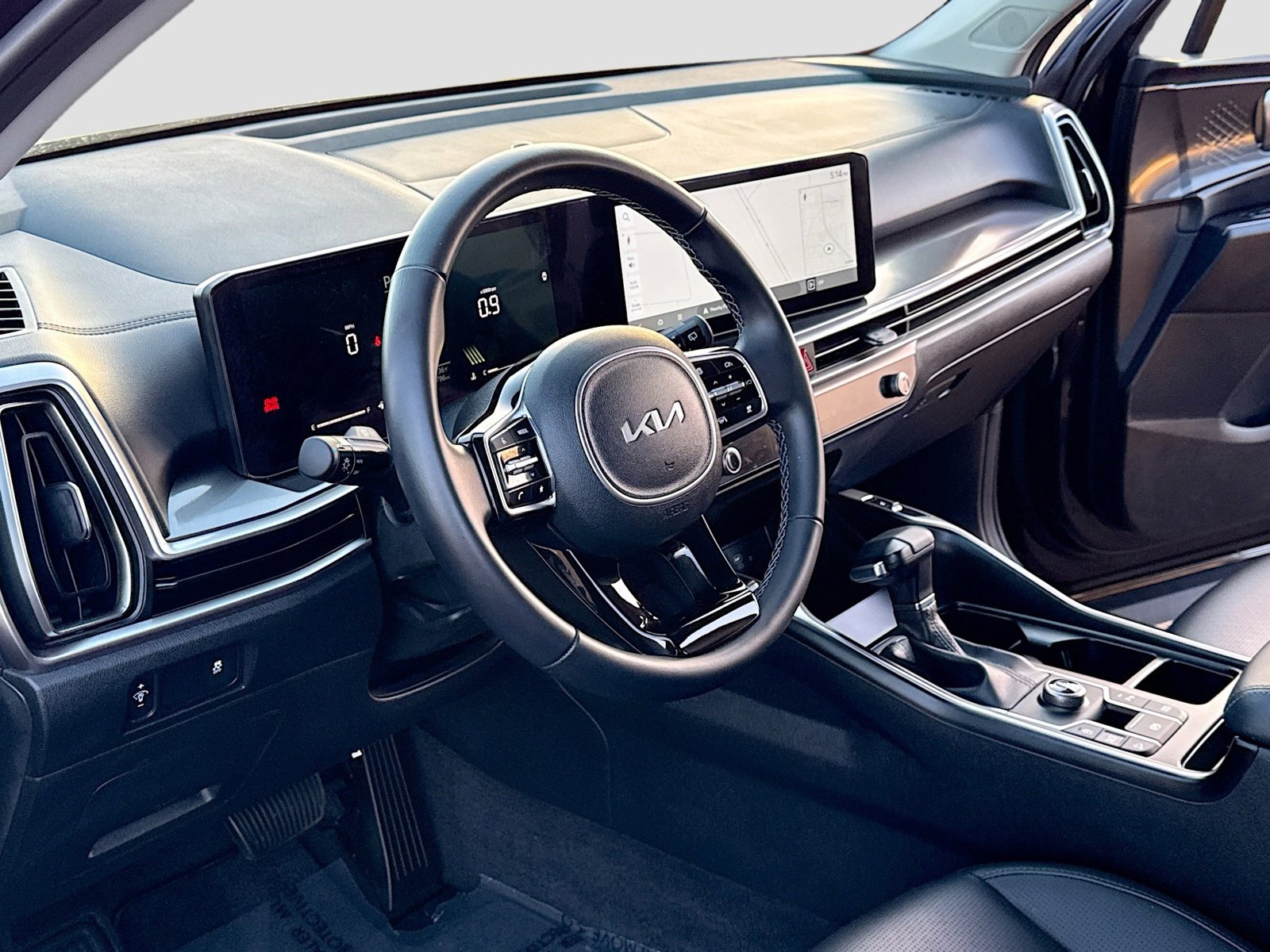 Used 2025 Kia Sorento S w/ Panoramic Sunroof Package image 4