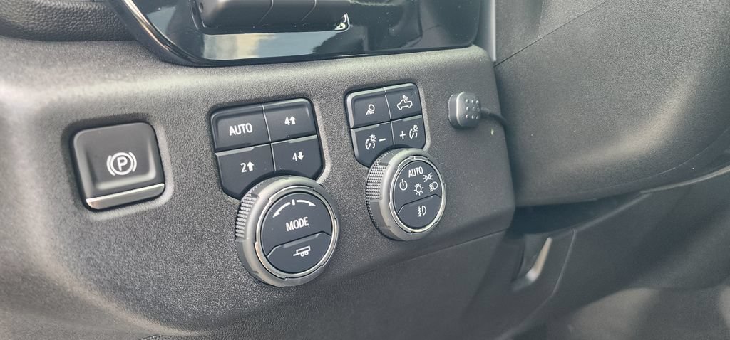 Used 2024 Chevrolet Silverado 3500 LTZ w/ LTZ Premium Package AWD/4WD image 27