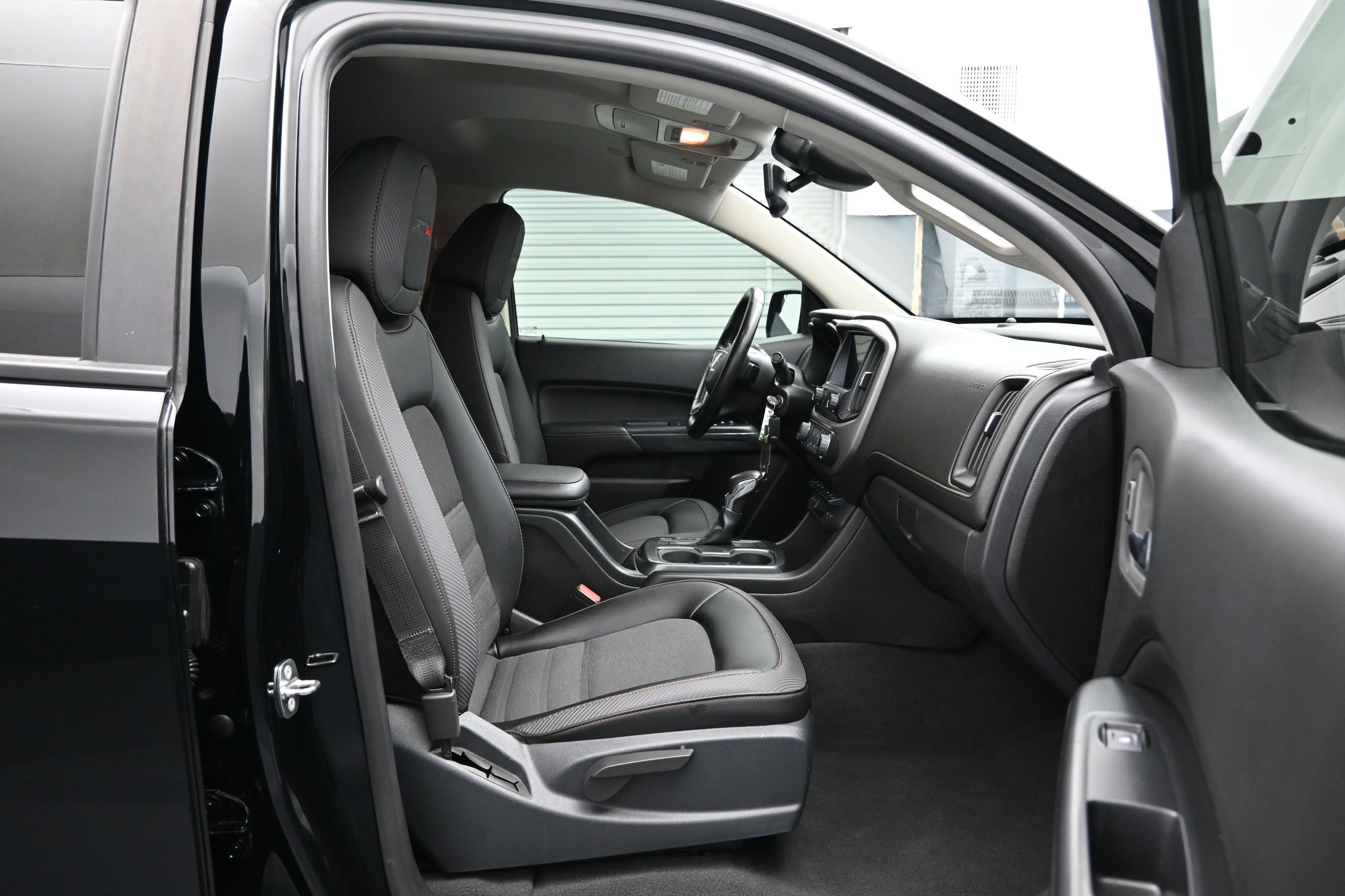Used 2022 GMC Canyon AT4 w/ Driver Alert Package AWD/4WD image 13
