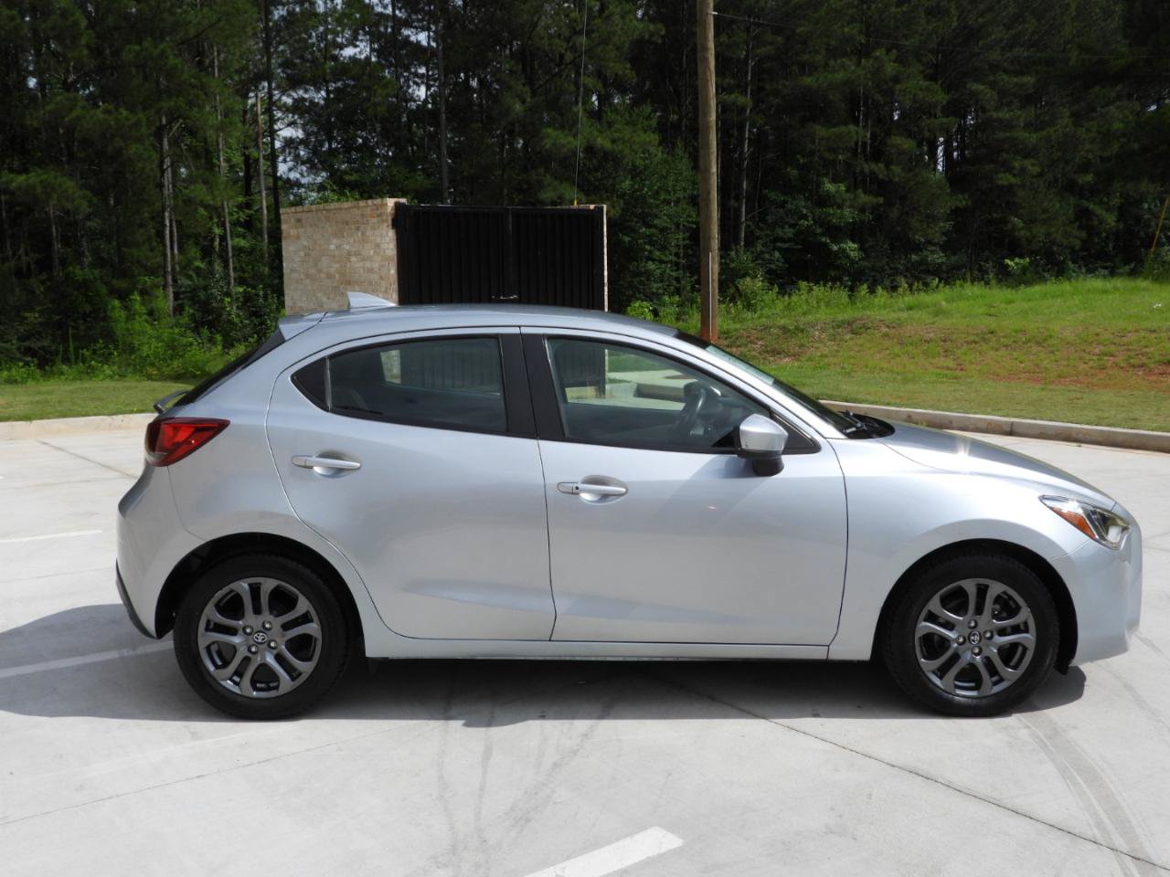 Used 2020 Toyota Yaris XLE FWD image 25