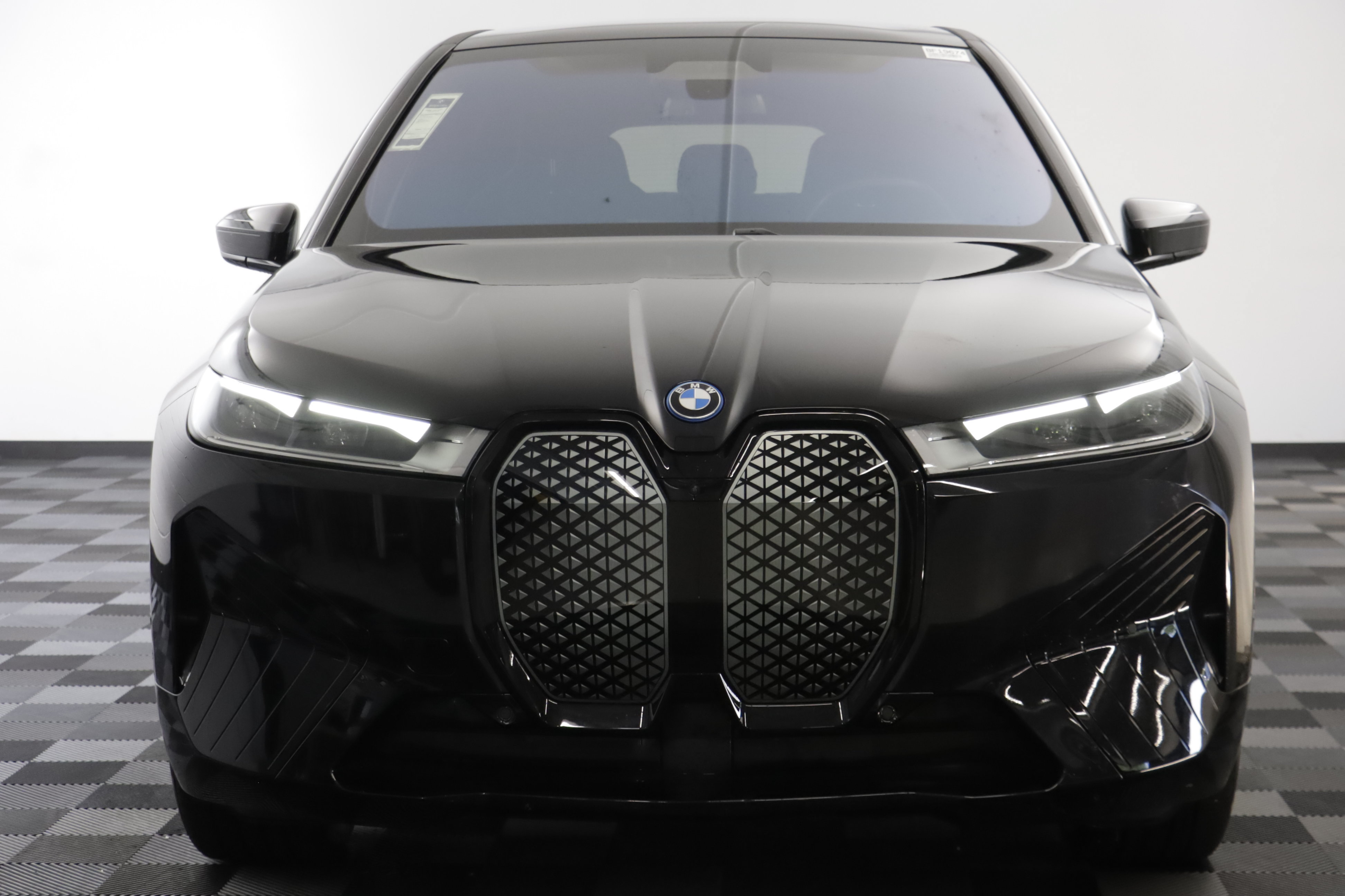 Used 2024 BMW iX xDrive50 w/ Premium Package AWD/4WD image 23
