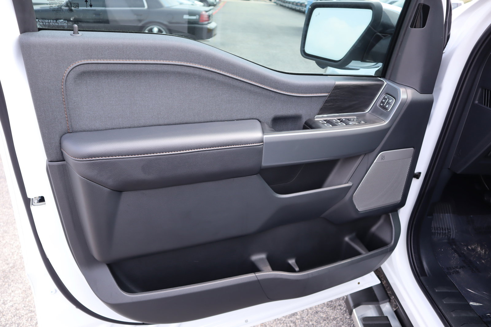 New 2025 Ford F150 Lariat w/ Equipment Group 502A High image 17