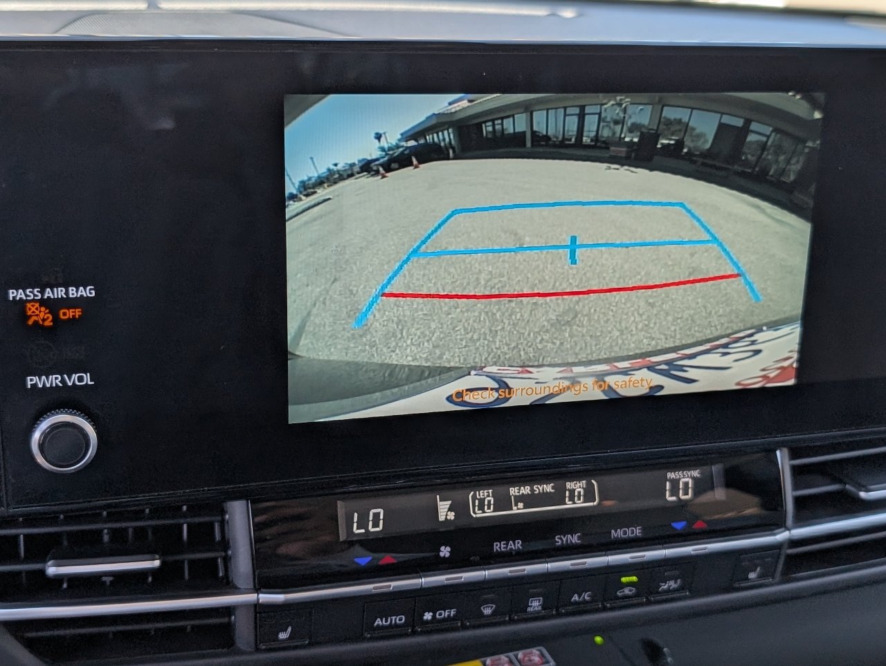 Used 2025 Toyota Sienna XLE FWD image 7