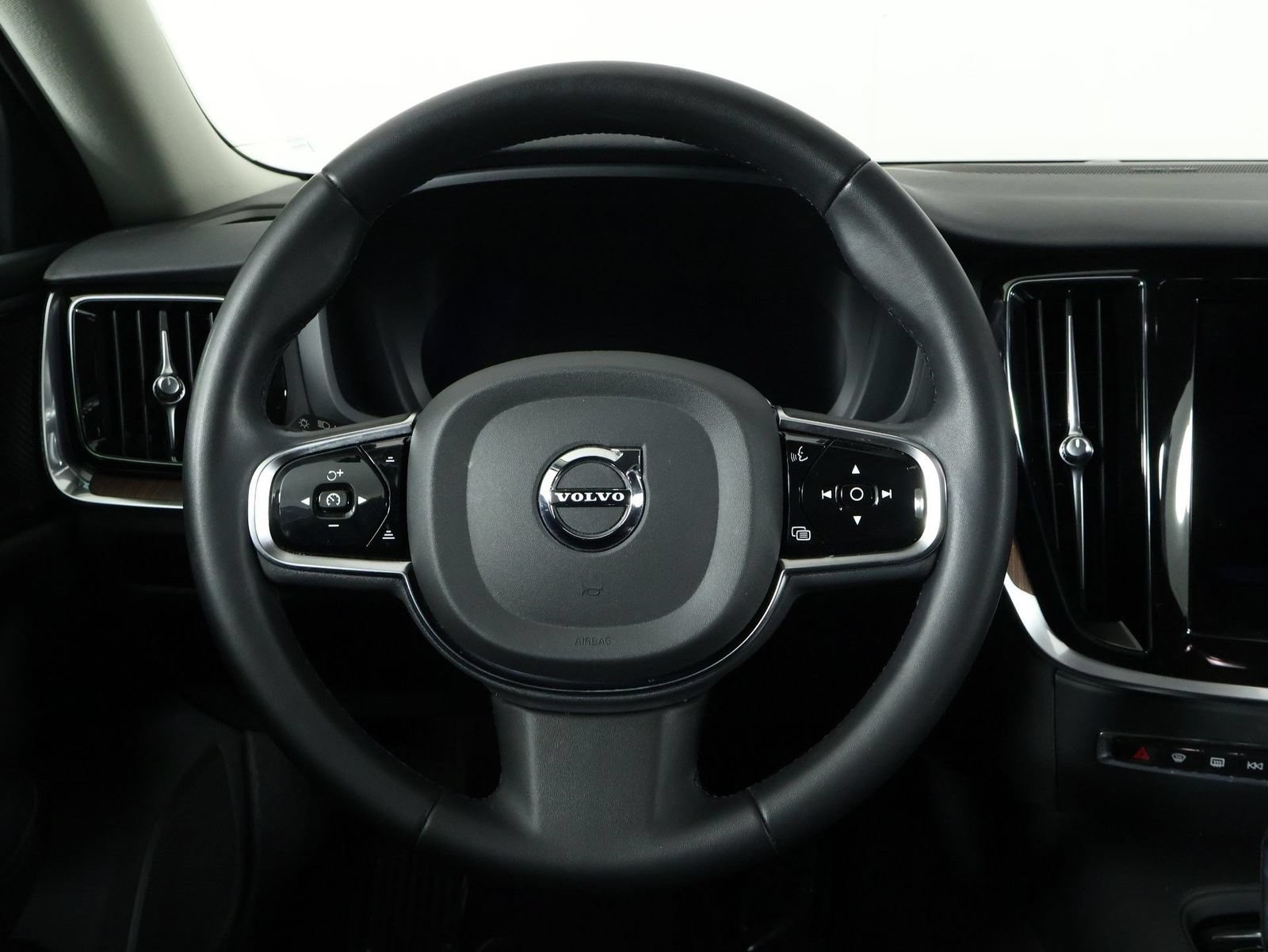 Certified 2024 Volvo S60 T8 Plus AWD/4WD image 8