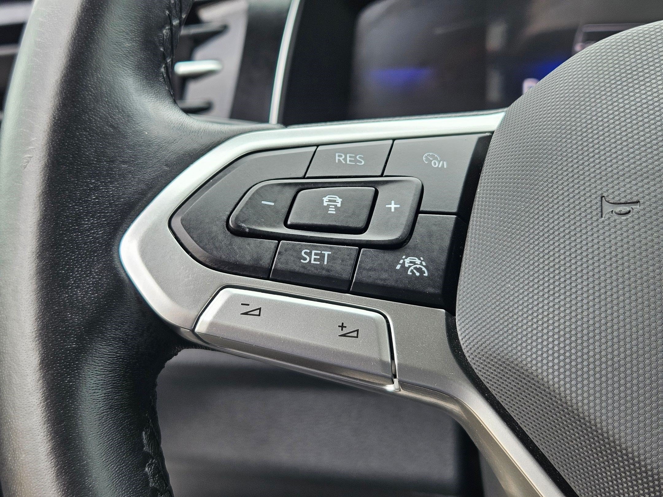 Used 2025 Volkswagen Jetta Sport FWD image 17