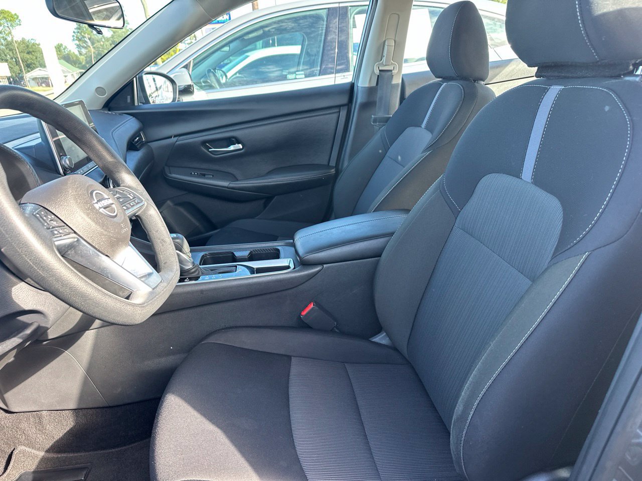 Used 2025 Nissan Sentra SV FWD image 8