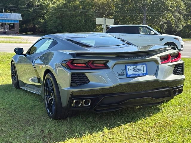 Used 2022 Chevrolet Corvette Stingray Coupe w/ Chrome Exterior Badge Package RWD image 3