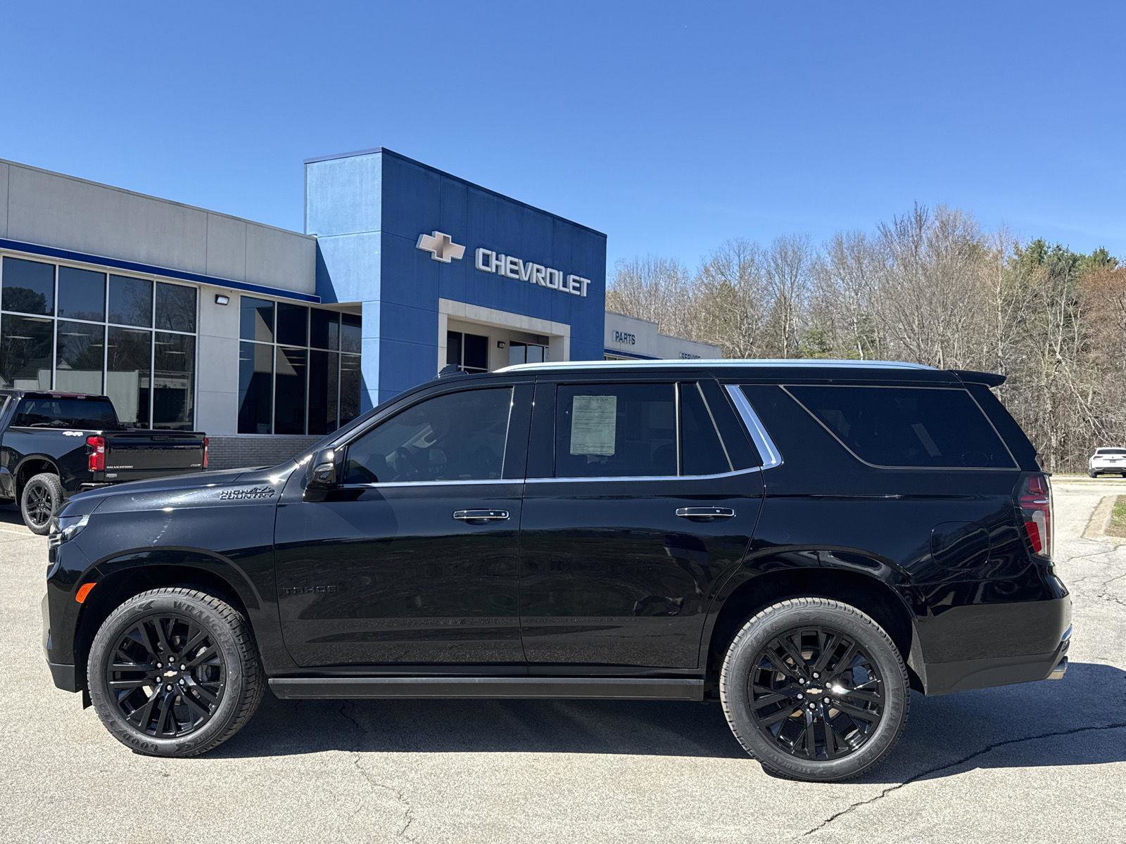 Used 2024 Chevrolet Tahoe High Country w/ Premium Package AWD/4WD image 4