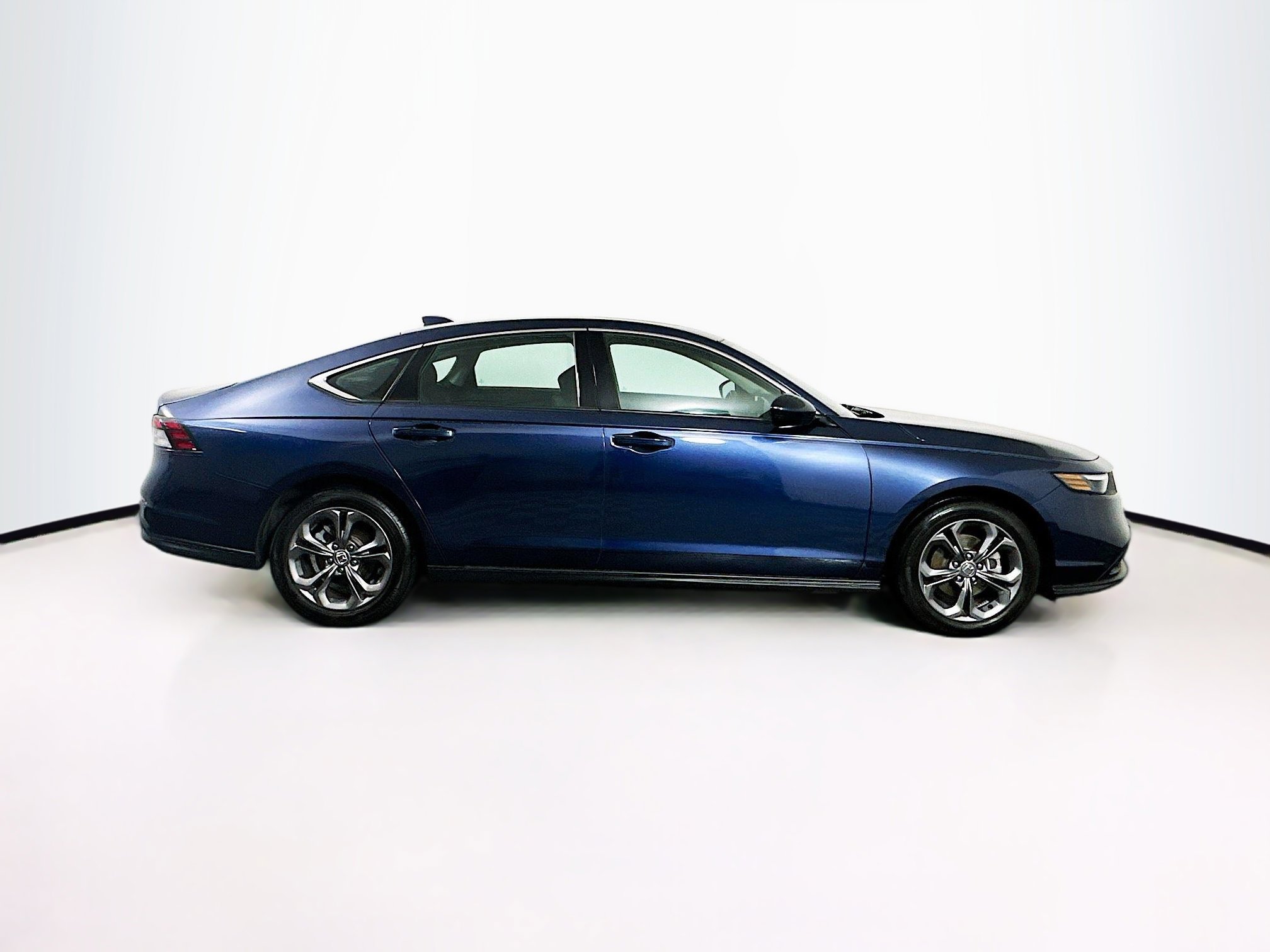 Used 2023 Honda Accord EX image 10
