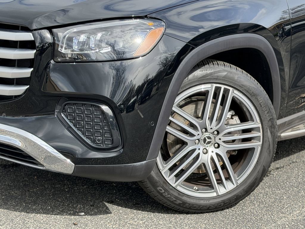 Used 2025 Mercedes-Benz GLS 450 4MATIC image 4